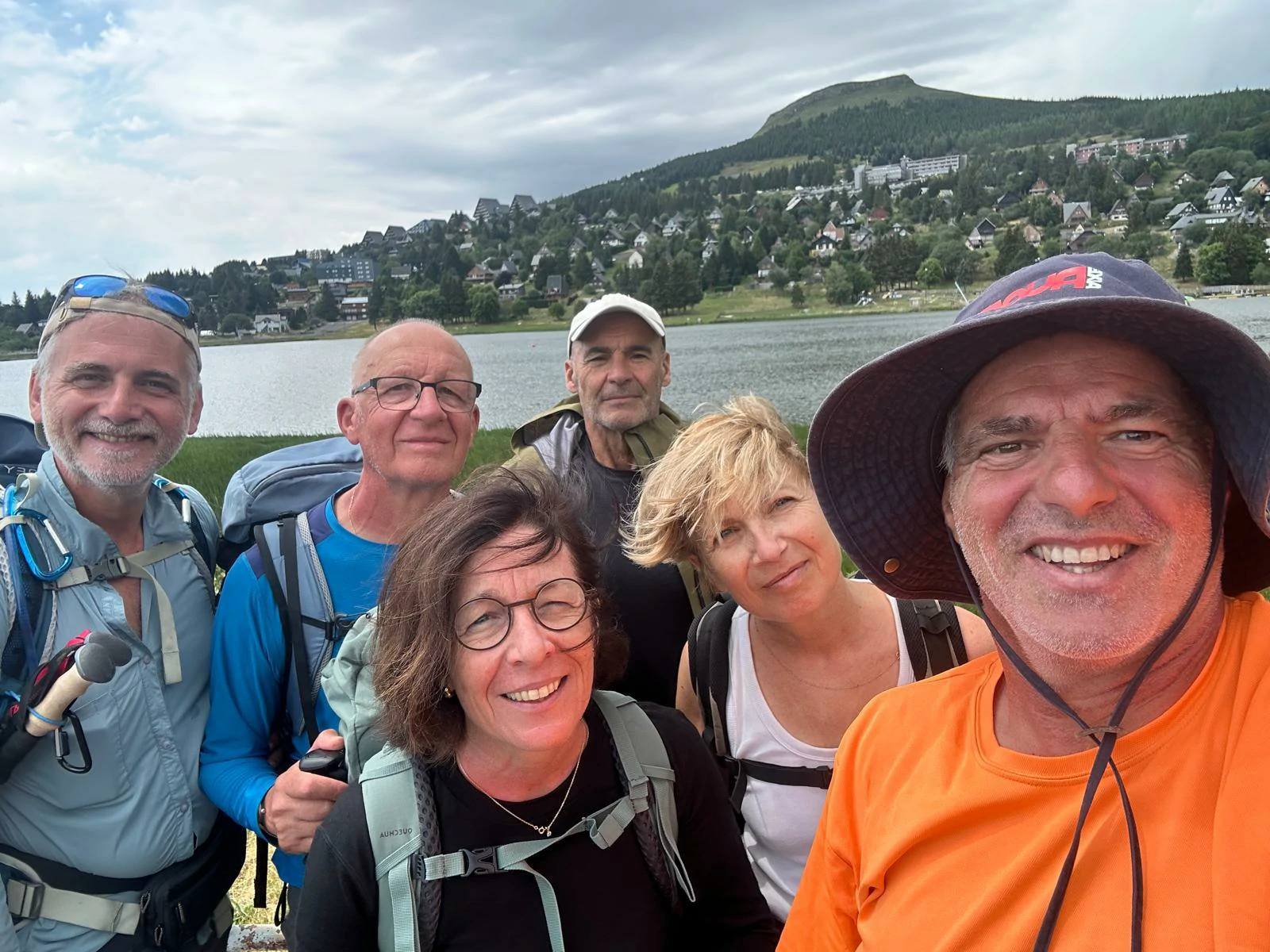 Le groupe après trois jours de randonnée, de retour à Super-Besse